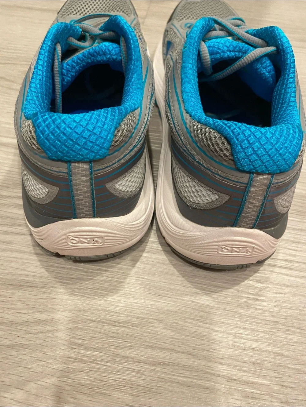 Brooks Women's Gray and Teal Athletic Running Shoes
